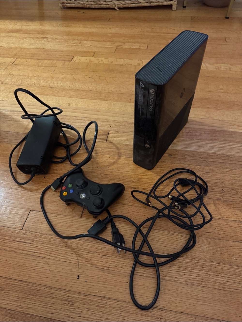 X box 360 Slim Black Console Bundle with Controller